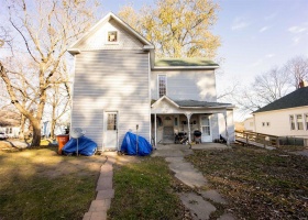 402 6th Street, Vandalia, Illinois 62471, 3 Bedrooms Bedrooms, 12 Rooms Rooms,3 BathroomsBathrooms,Residential,For Sale,6th,MAR25009051